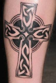 Keltų kryžiaus juodo tatuiruotės modelis