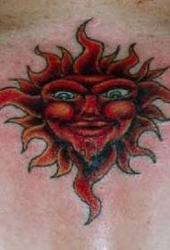 poza de tatuare a soarelui umanizat de culoare roșie