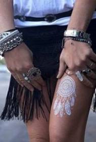 moltes noies molt preferides blancs invisibles literaris petits patrons de tatuatges frescos