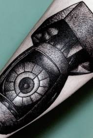 metszet stílusú fekete nagy bomba tetoválás minta