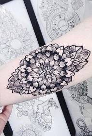 wzór tatuażu czarny wzór liścia wanilii w kolorze kwiatu wanilii