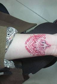 image de tatouage totem pointillé rouge