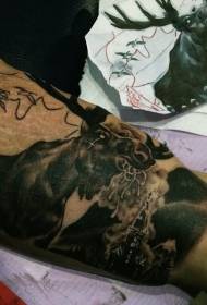 Odvážny strašidelný čierny a biely záhadný elk tetovací vzor