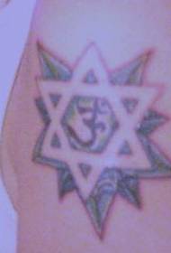 Цвят на рамото индийски еврейски символ татуировка снимка