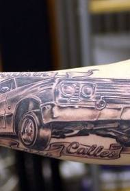 klasični uzorak crne tetovaže automobila