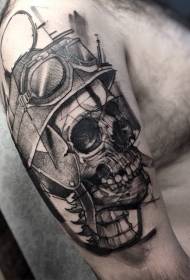 ongelooflijke grote arm Zwart tattoo met tattoo voor fietser en schedel