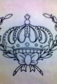 皇冠和藤蔓黑色线条纹身图案