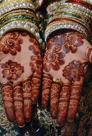 Drevni vjerski uzorak tetovaže dlanova
