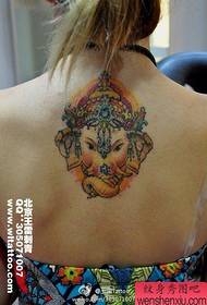e ragazze dopu à u ritornu splendidu mudellu di tatuaggi di elefante