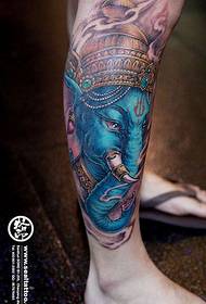 patrón de tatuaje de elefante de color guapo clásico de piernas masculinas