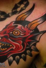 Prajna tetováló minta a hátán