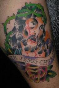 A cor das pernas está torturada polos tatuajes tradicionais de Xesús