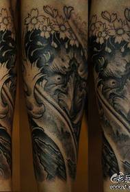 motif de tatouage noir et blanc classique populaire main-dos