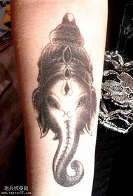 arm svart elefanthode tatoveringsmønster