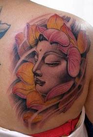 hombros de la muchacha clásico patrón de tatuaje de loto guapo cabeza de Buda