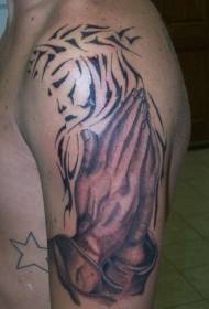 ramena smeđa molitva Ruka s plemenskim uzorkom tetovaža