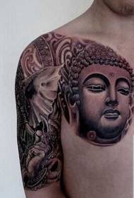 yarıya benzeyen bir Buda dövme deseni değil
