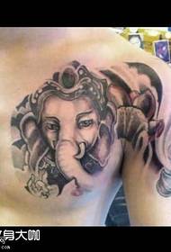 hrudník slon boha tetování vzor