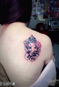 wzór tatuażu na ramieniu mały słoń boga