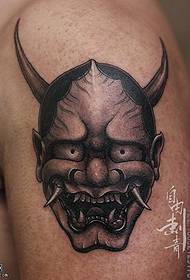 ramena u obliku maske tetovaža
