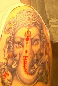 skulderfarge som tatoveringsmønster for gudsymbol