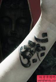 arm klassisk stor dag og sanskrit tatoveringsmønster