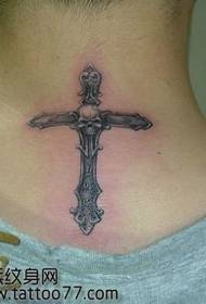 motif de tatouage crâne croix