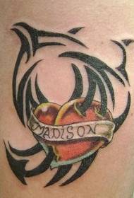 patrón de tatuaje de tótem tribal en forma de corazón de color de pierna