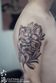arm popular black and white lucky cat tattoo pattern