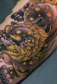 Japansk tatuering En mängd olika tatueringar skissar japanska tatueringsmönster