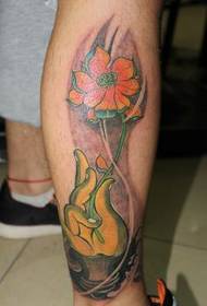 다리 색 베르가못 연꽃 문신 패턴