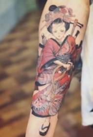 Conjunto criativo de fotos de tatuagens no estilo gueixa japonesa