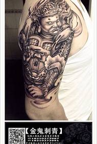 Et populært iøynefallende tatoveringsmønster av armen