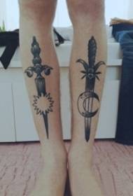 Ученичка на теле на черни убодени геометрични линии лунно слънце и кама татуировка снимки