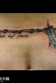 Tattoo mønster i brystet