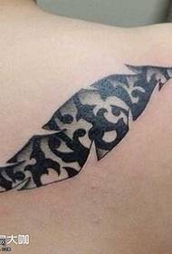 Patrón de tatuaje de pluma de leopardo de hombro