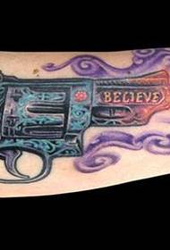 Klassiskt pistol tatuering mönster