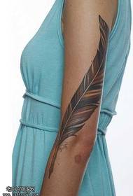 Arm persoanlikheid feather tattoo patroan