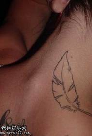 ombro feminino simples padrão de tatuagem de penas