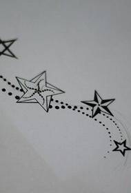 et stjerne-kombination af tatoveringsmanuskriptmønster