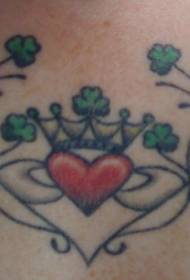 Nakit tetovaža u obliku srca jednostavne boje na struku