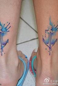 Patrón de tatuaje de ancla de acuarela en el tobillo