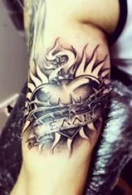Boys Arms on Black Greet Sketch Këshilla të forta Krijimi i formës së zemrës Wings Tattoo Picture