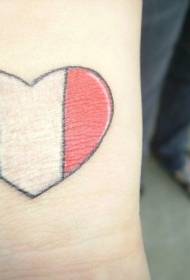 Riešo paprasta širdis su itališkos spalvos tatuiruotės modeliu