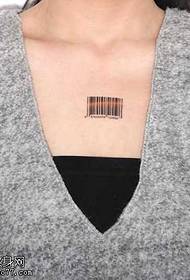 Штрых-код на грудзях татуіроўкі