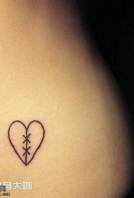 Motif de tatouage totem coeur taille