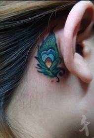 女孩子耳部好看的羽毛纹身图案