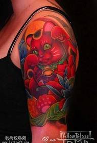 Modello tatuaggio braccio fortunato gatto rosso