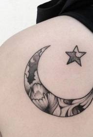Omuz boyama tarzı büyük ay ve yıldız dövmesi