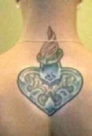 Natrag obojen drveni uzorak srčanog tetovaža